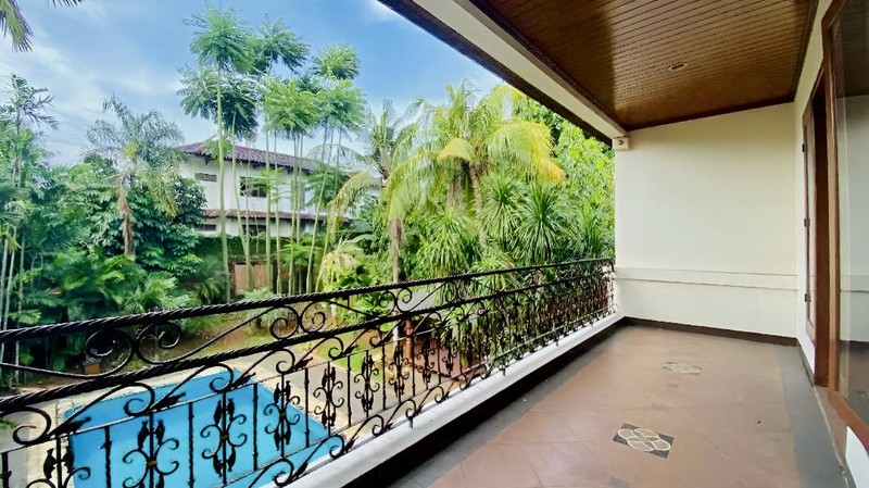 Rumah Mewah Suasana Resort Bali di Bintaro Jakarta Selatan