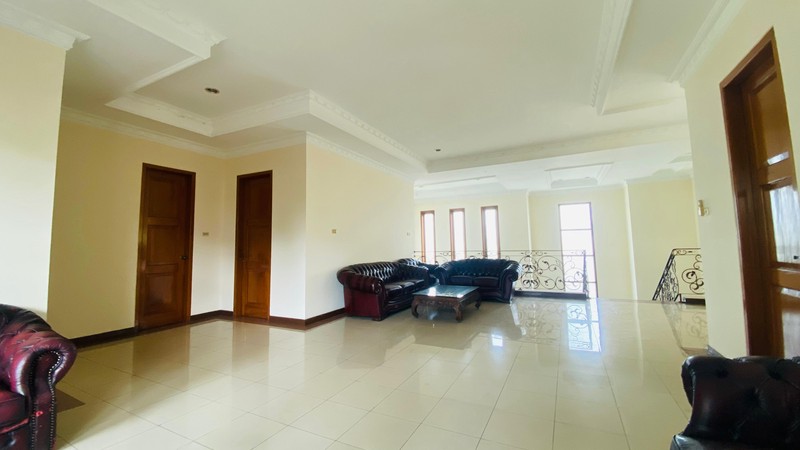 Rumah Mewah Suasana Resort Bali di Bintaro Jakarta Selatan