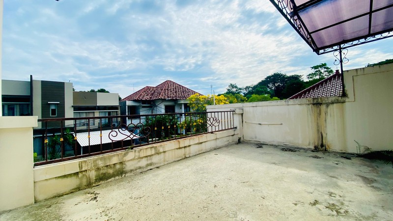 Rumah Mewah Suasana Resort Bali di Bintaro Jakarta Selatan