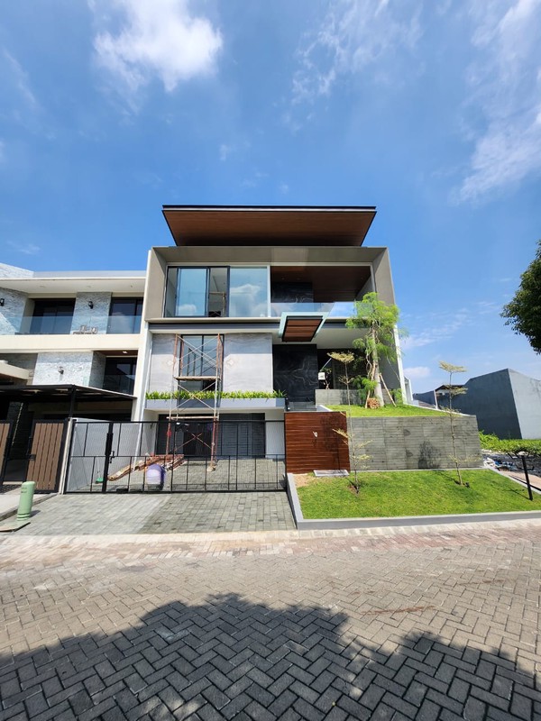 Rumah Baru Gress Citraland Area Golf 3 Lantai Siap Huni 