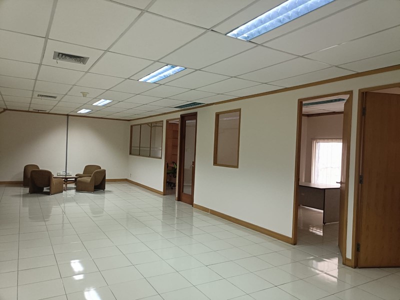 Gedung Lantai 2 Unit Perkantoran Luas 300m2 Disewakan di Menteng Dalam Tebet 