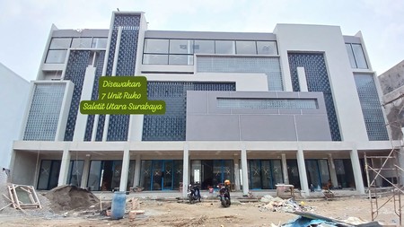 Disewakan 7 Unit Ruko 4 Lantai Baru Gress di Surabaya Barat - Lokasi Strategis Dekat Tol dan Sekolah