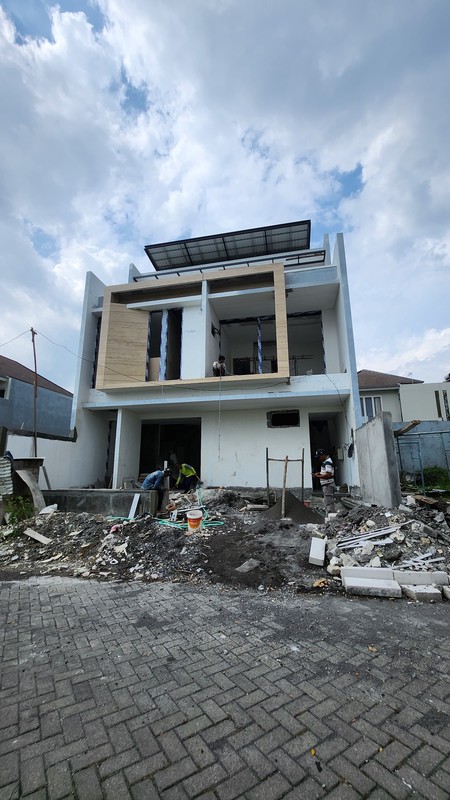 Rumah 2,5 Lantai Roftoop Baru Gress Crystal Golf Citraland 