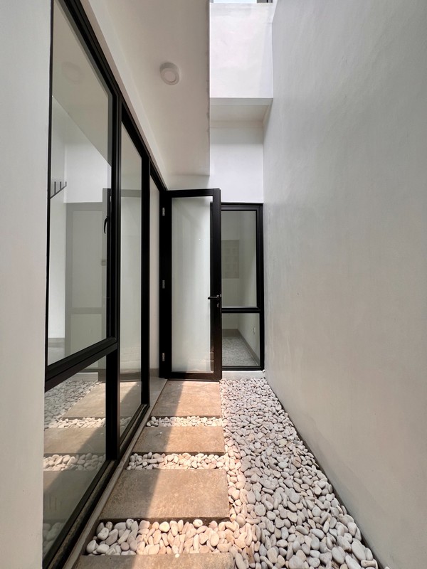 Rumah Cantik Bersih Siap Huni di Bintaro Sektor 9 Posisi HOOK Lokasi Strategis SHM