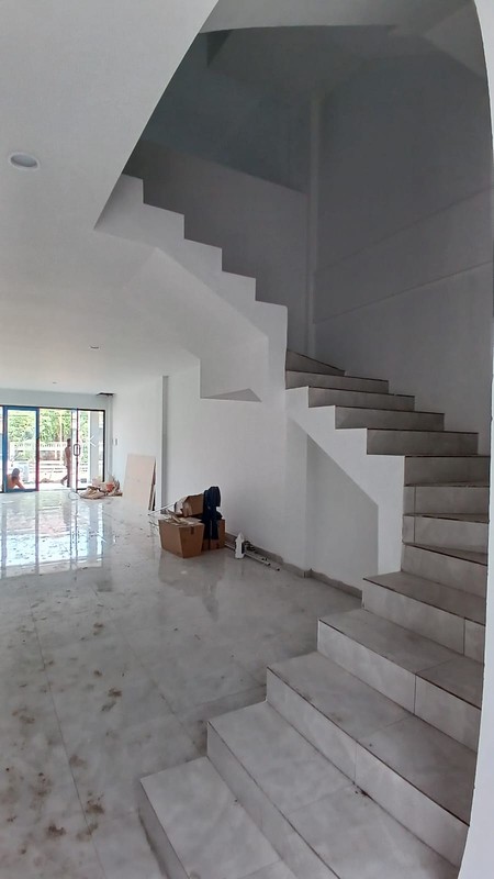 7 Unit Ruko Baru di Surabaya Barat, Area Parkir Luas & Fasilitas Lengkap - Sewa Minimal 2 Tahun