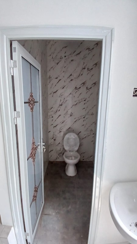 7 Unit Ruko Baru di Surabaya Barat, Area Parkir Luas & Fasilitas Lengkap - Sewa Minimal 2 Tahun