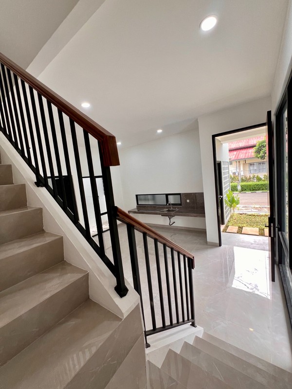 Rumah Cantik Bersih Siap Huni di Bintaro Sektor 9 Posisi HOOK Lokasi Strategis SHM