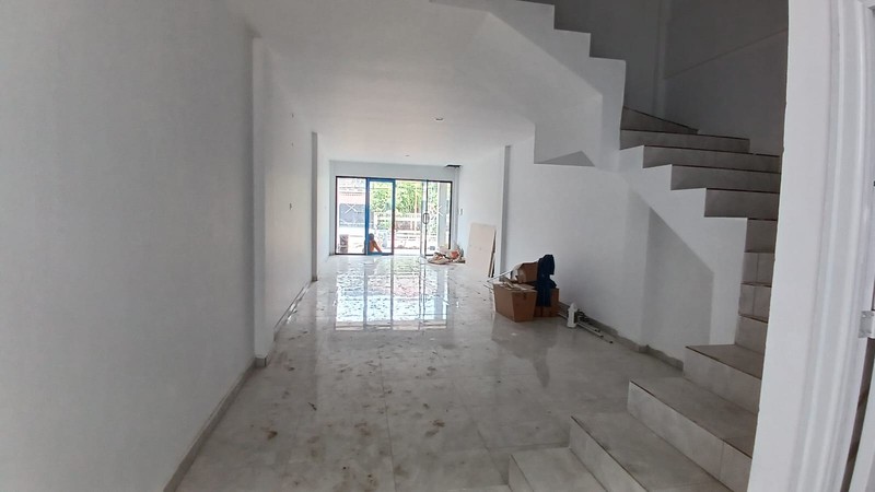 Disewakan 7 Unit Ruko Baru Surabaya Barat - Lokasi Super Strategis