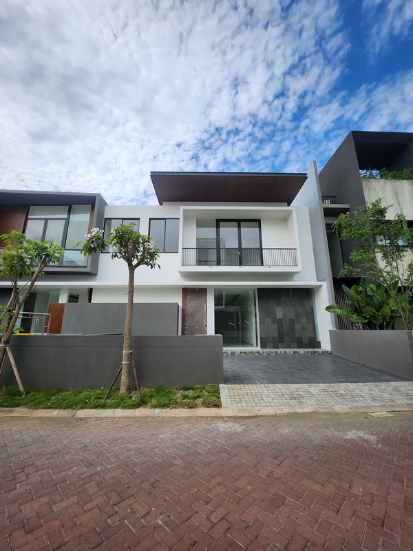 Rumah Mewah Modern Minimalis Baru Gress Dian Istana Surabaya Barat 