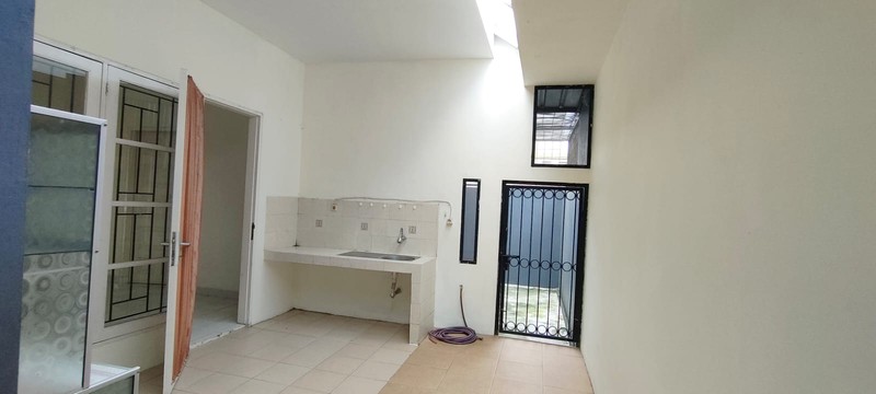 Rumah Semi Furnished 2 Lantai di Kota Wisata 