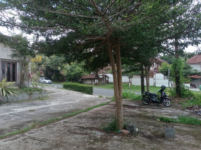 Tanah + Bangunan Eksklusif di Pinggir Jalan Utama Magelang - Sangat Ideal untuk Gudang/Pabrik