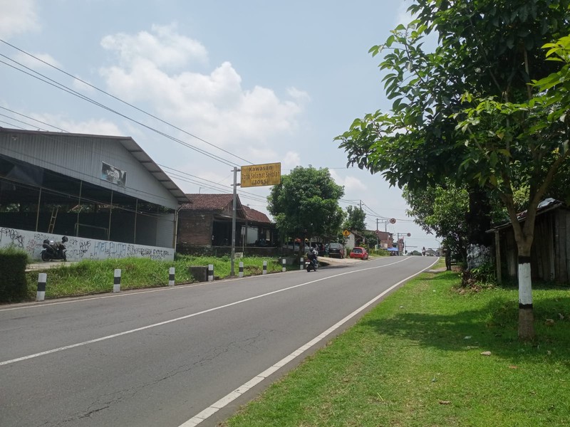 Tanah + Bangunan Eksklusif di Pinggir Jalan Utama Magelang - Sangat Ideal untuk Gudang/Pabrik