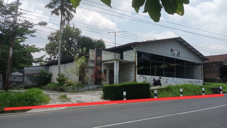 Tanah + Bangunan Eksklusif di Pinggir Jalan Utama Magelang - Sangat Ideal untuk Gudang/Pabrik