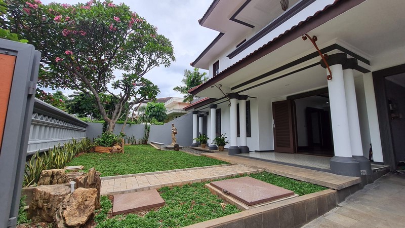 Rumah Mewah Dekat Pusat Kota, Di Daerah Jakarta Selatan