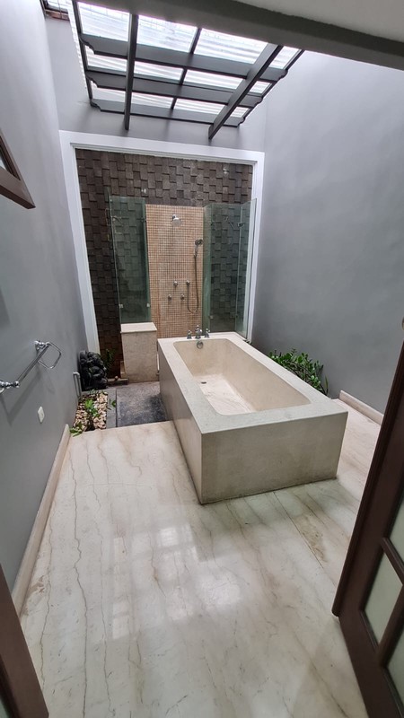 Rumah Mewah Dekat Pusat Kota, Di Daerah Jakarta Selatan