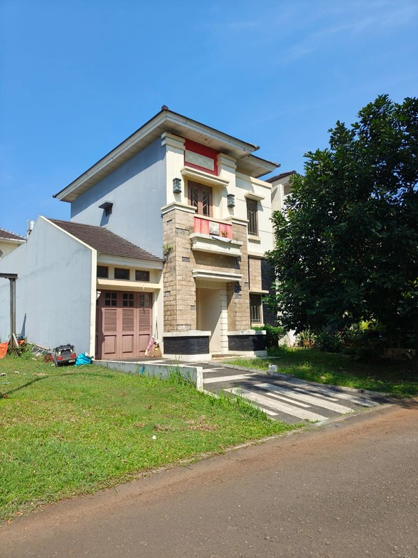 Rumah depan taman Grand Wisata , Tambun - Bekasi