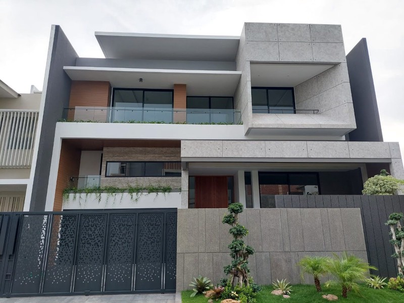 Dijual Rumah Mewah Baru Imperial Golf, Pakuwon Indah, Surabaya Barat Luxurious brand new house; high quality finishing