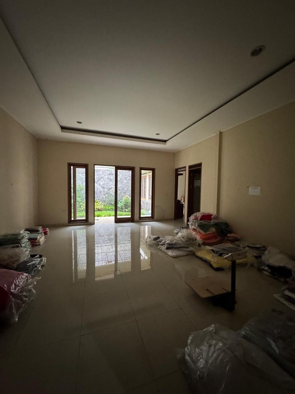 Ruko Besar Siap Pakai di Cigondewah Kidul