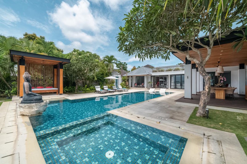 FOR RENT - Beachfront Bliss - Luxury Villa with Rooftop Sunset Lounge in Tanjung Benoa, Nusa Dua, BALI