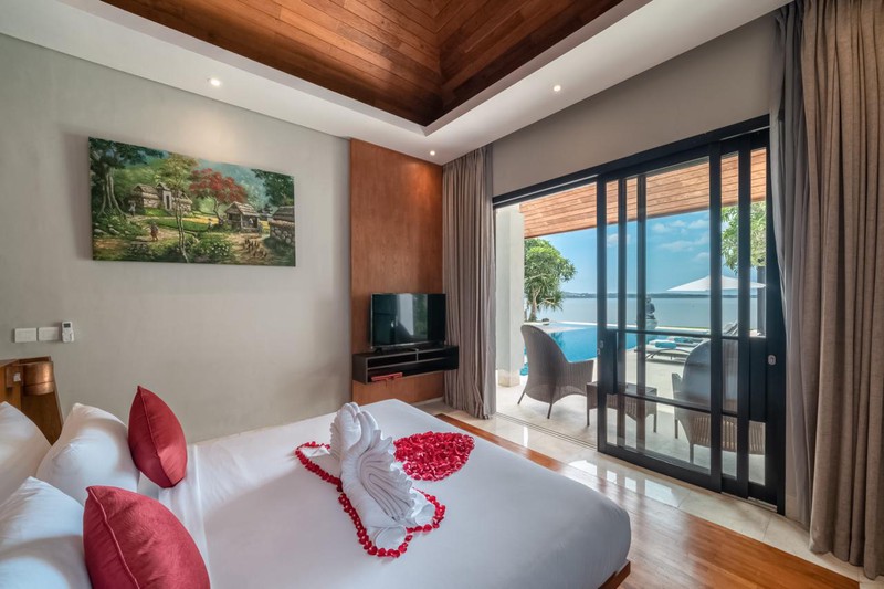 FOR RENT - Beachfront Bliss - Luxury Villa with Rooftop Sunset Lounge in Tanjung Benoa, Nusa Dua, BALI