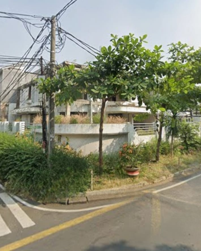 Dijual Rumah Hitung Tanah Pondok indah Jakarta selatan.