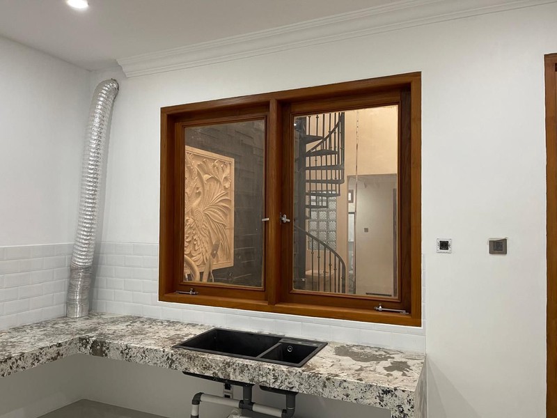 5 Milyar-an Luas 276 m2 Dijual Rumah Villa Sentra Raya Citraland - Lantai MARMER - Sanitary Grohe Kohler - Lokasi Terdepan Dekat Gwalk, Sekolah Ciputra - Special Row Jalan Lebar 4 Mobil