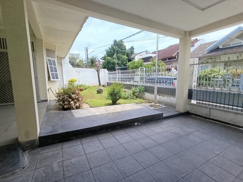 Dijual Rumah Tinggal 2 Lantai Siap Huni Lokasi Tenang Di Jl. Cendrawasih, Bintaro Sektor 1