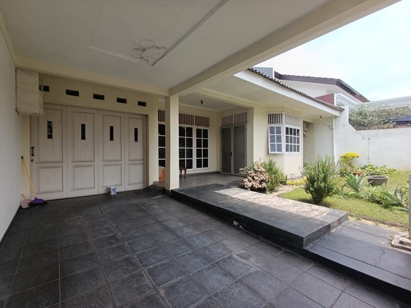 Dijual Rumah Tinggal 2 Lantai Siap Huni Lokasi Tenang Di Jl. Cendrawasih, Bintaro Sektor 1