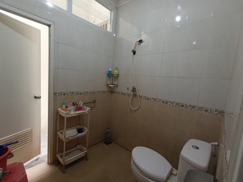 Dijual Rumah Tinggal 2 Lantai Siap Huni Lokasi Tenang Di Jl. Cendrawasih, Bintaro Sektor 1