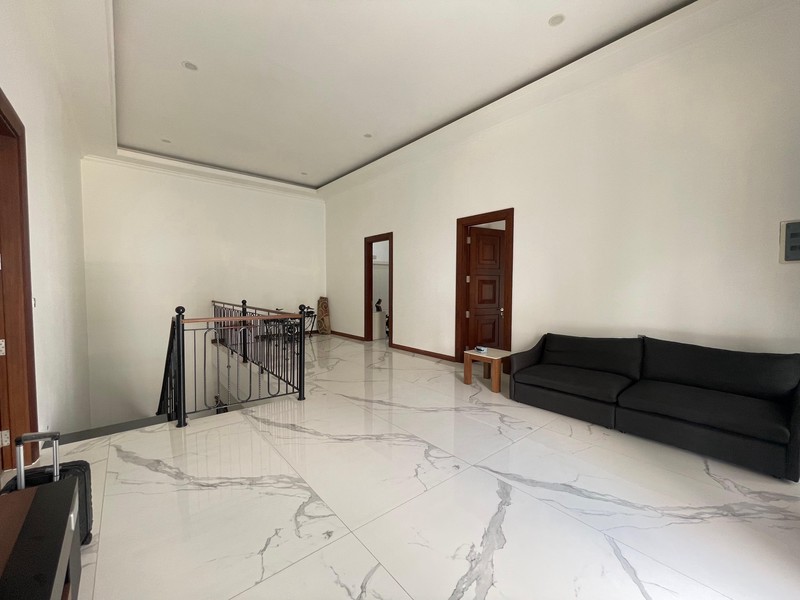 Rumah Bagus, Strategis, Mewah, bangunan Baru dan perabotan  