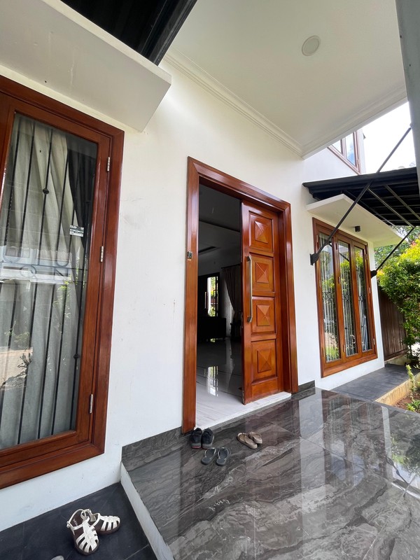 Rumah Bagus, Strategis, Mewah, bangunan Baru dan perabotan  