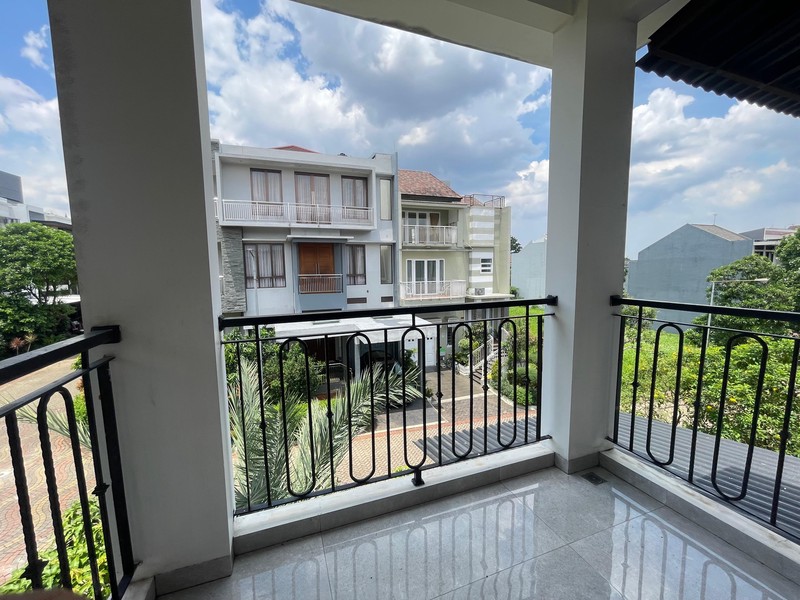 Rumah Bagus, Strategis, Mewah, bangunan Baru dan perabotan  