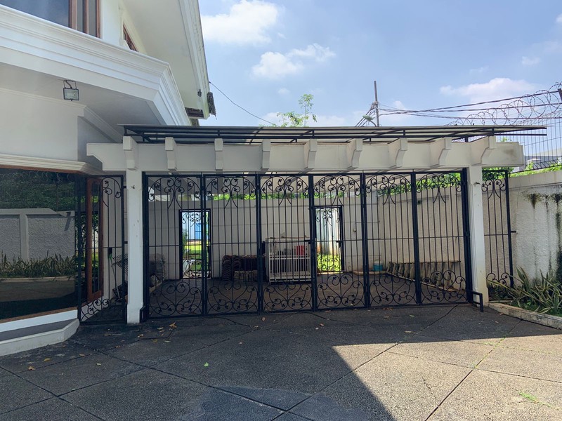 Dijual Rumah luas nyaman old money di kawasan elit Kemang Dalam