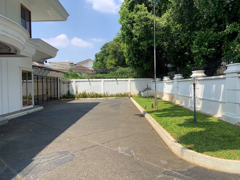 Dijual Rumah luas nyaman old money di kawasan elit Kemang Dalam