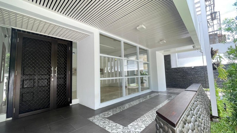 DISEWAKAN RUMAH MINIMALIST SIAP HUNI DI JALAN SEKOLAH DUTA PONDOK INDAH