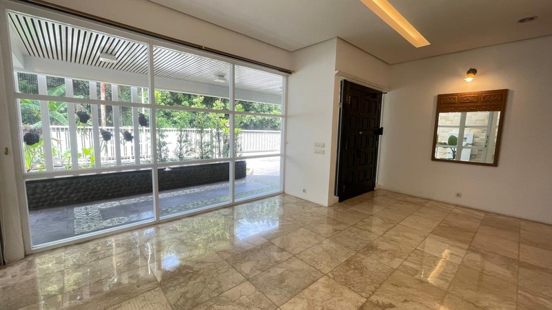 DISEWAKAN RUMAH MINIMALIST SIAP HUNI DI JALAN SEKOLAH DUTA PONDOK INDAH