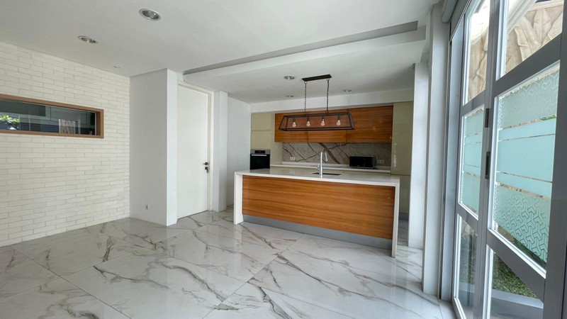 DISEWAKAN RUMAH MINIMALIST SIAP HUNI DI JALAN SEKOLAH DUTA PONDOK INDAH