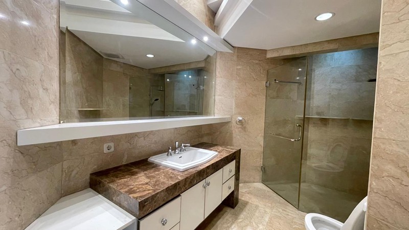 DISEWAKAN RUMAH MINIMALIST SIAP HUNI DI JALAN SEKOLAH DUTA PONDOK INDAH