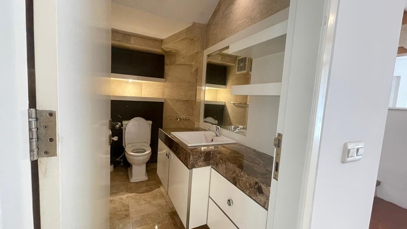 DISEWAKAN RUMAH MINIMALIST SIAP HUNI DI JALAN SEKOLAH DUTA PONDOK INDAH