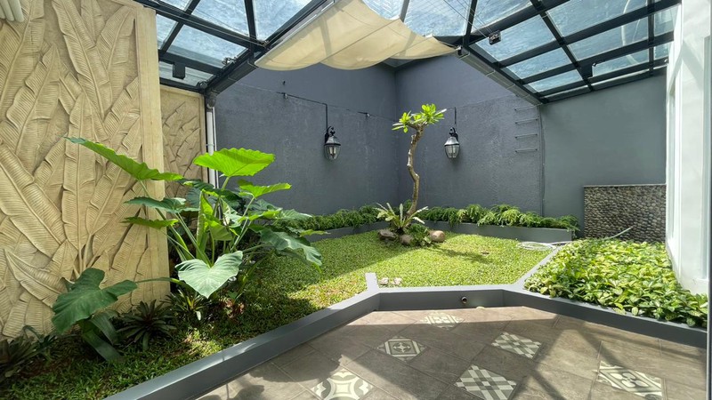 DISEWAKAN RUMAH MINIMALIST SIAP HUNI DI JALAN SEKOLAH DUTA PONDOK INDAH