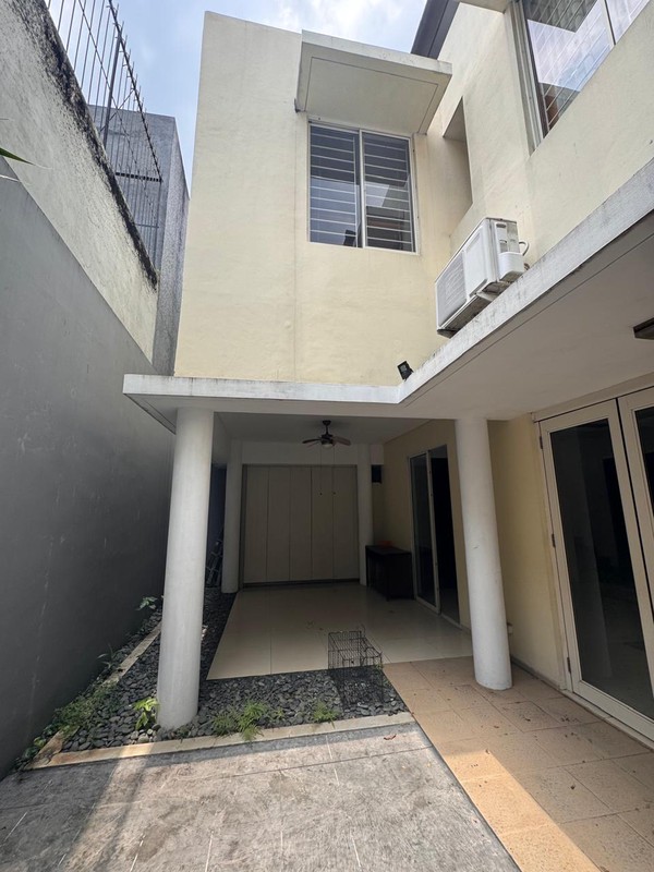 Rumah siap huni di Serenia Hills Lebak Bulus