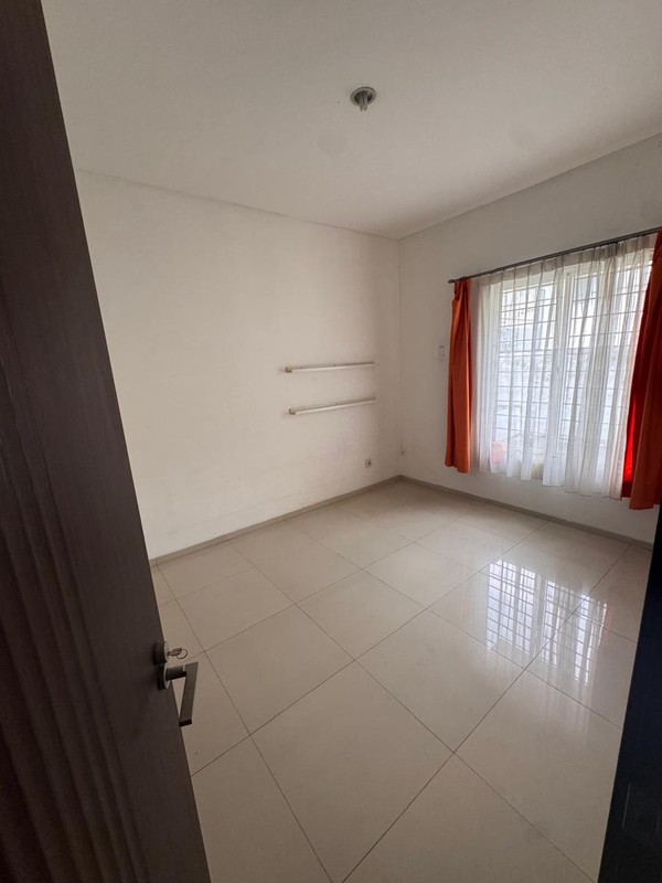 Rumah siap huni di Serenia Hills Lebak Bulus