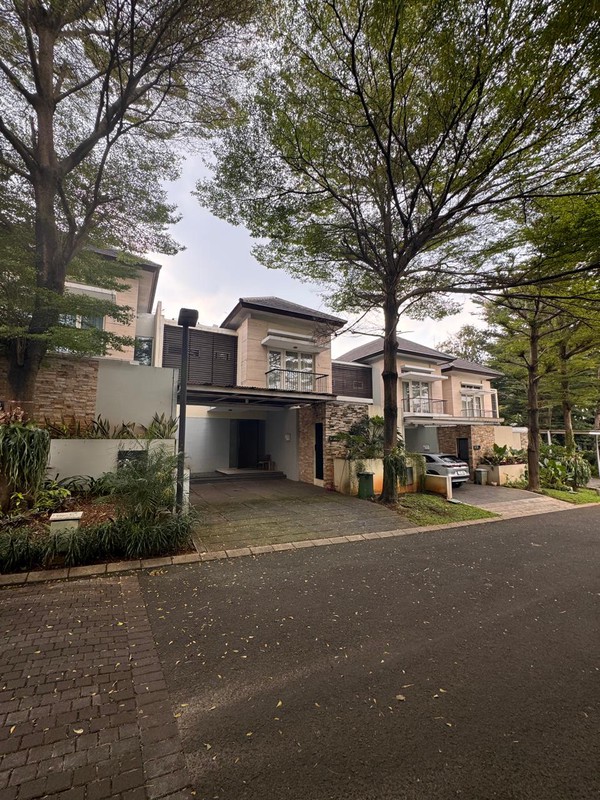 Rumah siap huni di Serenia Hills Lebak Bulus