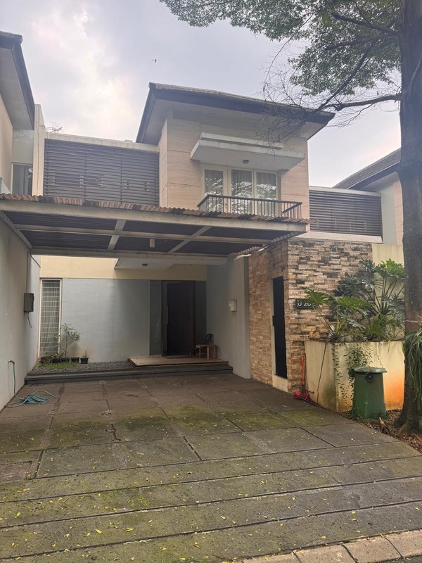 Rumah siap huni di Serenia Hills Lebak Bulus