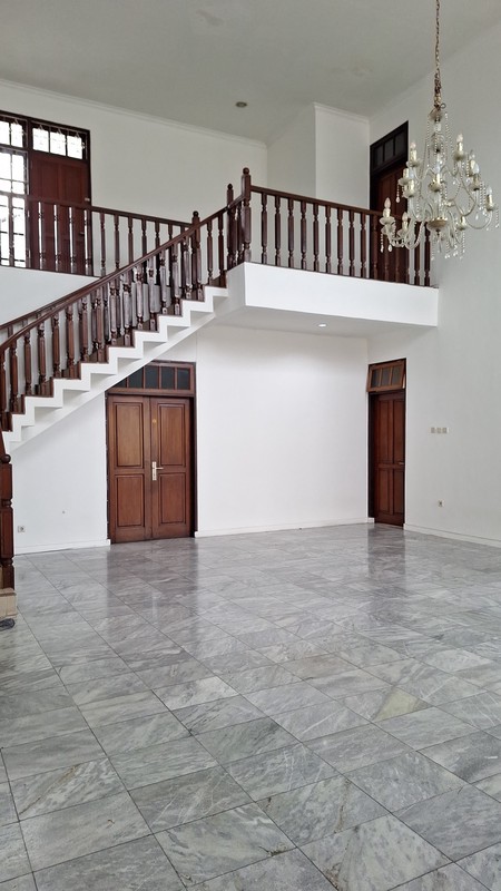 Rumah Bagus dan Luas di Cipete Cocok Untuk dijadikan Kantor atau Hunian