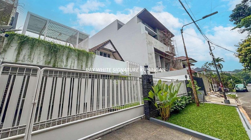 Disewakan Rumah Siap Huni Lokasi Tenang di Pondok Indah