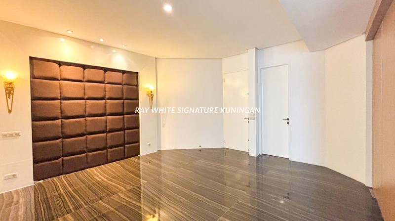 Disewakan Rumah Siap Huni Lokasi Tenang di Pondok Indah