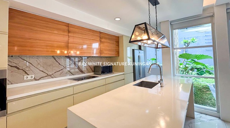 Disewakan Rumah Siap Huni Lokasi Tenang di Pondok Indah