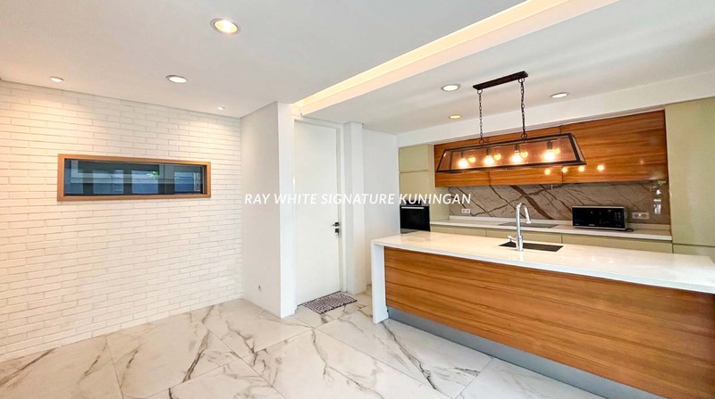 Disewakan Rumah Siap Huni Lokasi Tenang di Pondok Indah