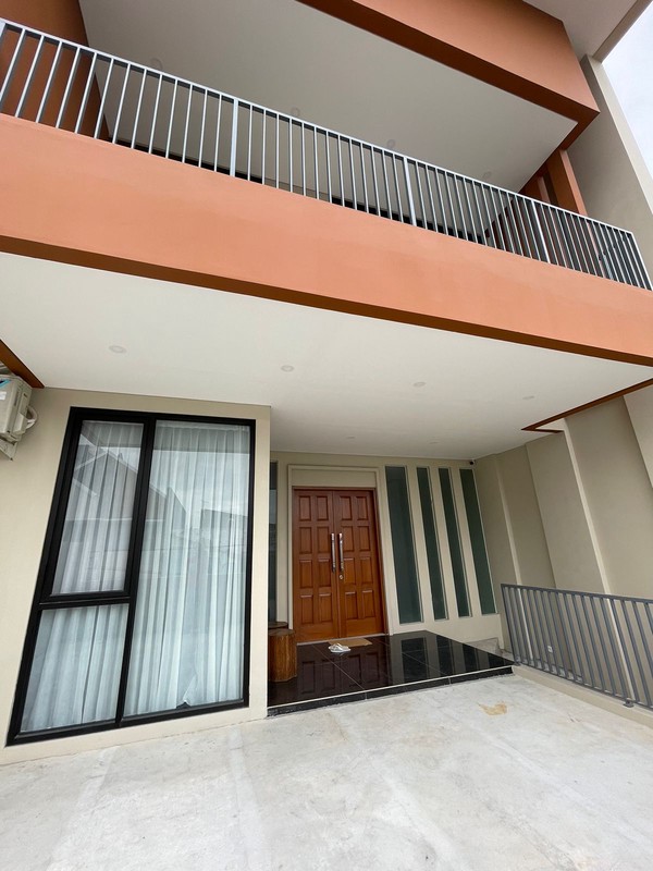 DIJUAL Rumah Modern Tropis Minimalis di komplek @Pulomas JakTim
